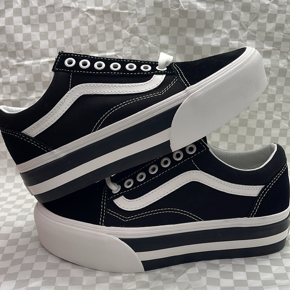 Vans Men’s Platform Sneakers Old Skool Stackform
Smarten Up Black/Wt
VN0009PZBZW - Picture 2 of 16